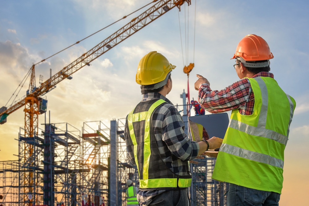 construction,engineer,inspection,installation,steel,truss,at,construction,site